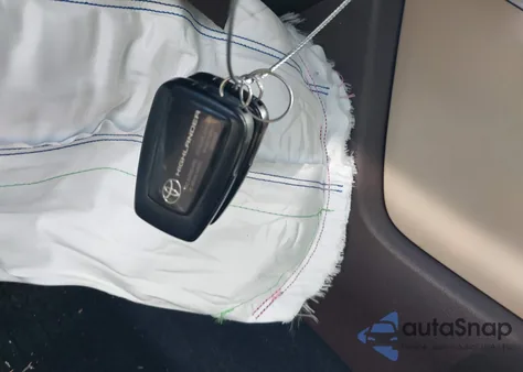 2021 Toyota Highlander Xle z USA, uszkodzony, nr VIN 5TDGZRBH2MS557703